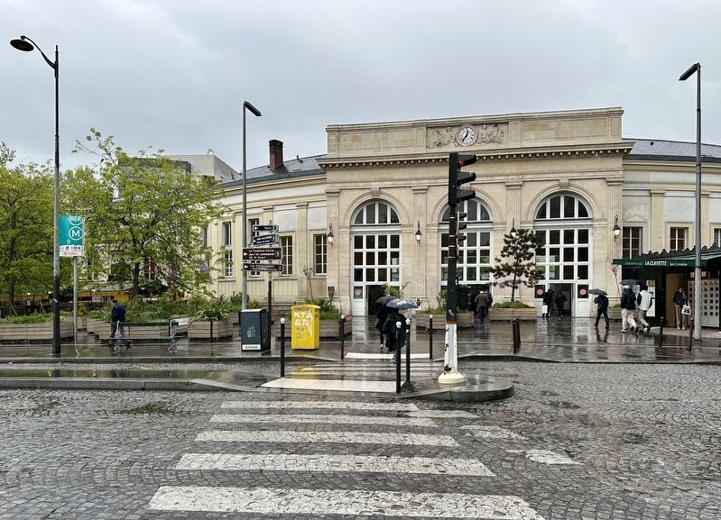 Gare de Denfert-Rochereau / Denfert-Rochereau Station and Marker image. Click for full size.