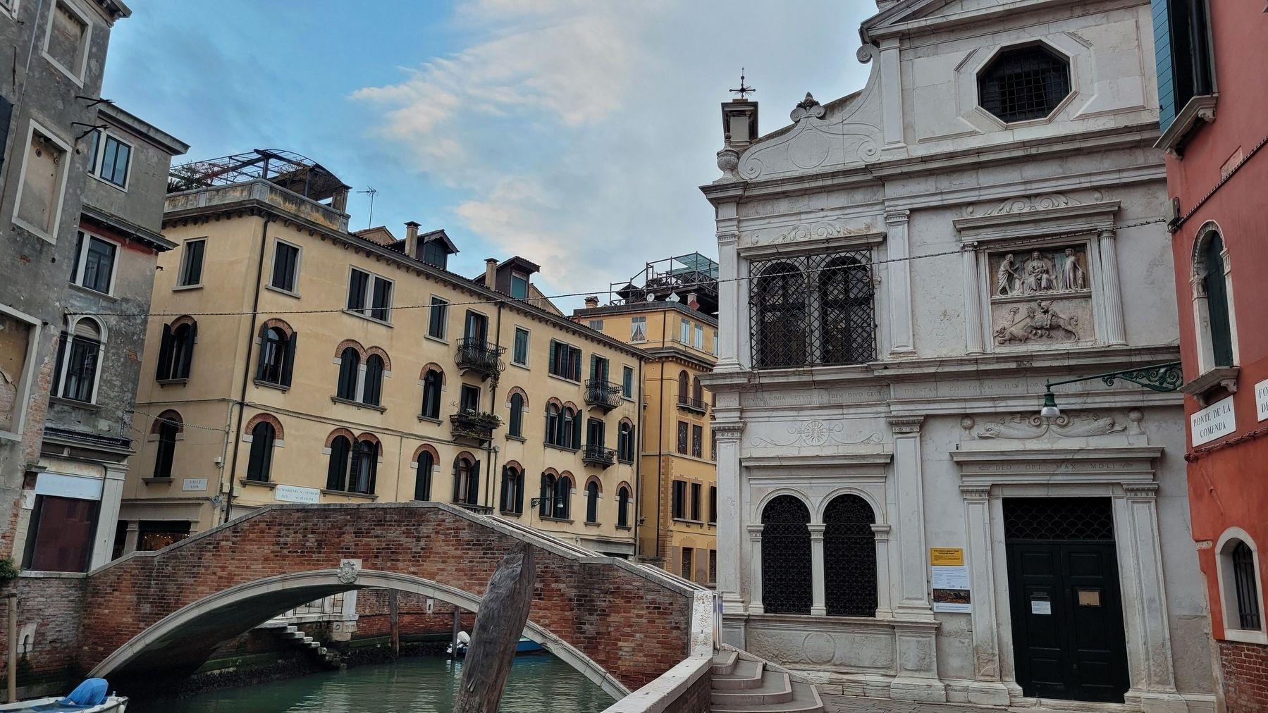 The marker and building along the canal. image. Click for full size.