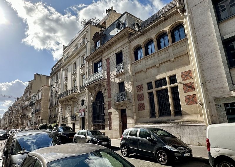 Rue Fortuny no. 35, built for noted actress Sarah Bernhardt. Click for full size. Rue Fortuny no. 35, built for noted actress Sarah Bernhardt image. Click for full size.