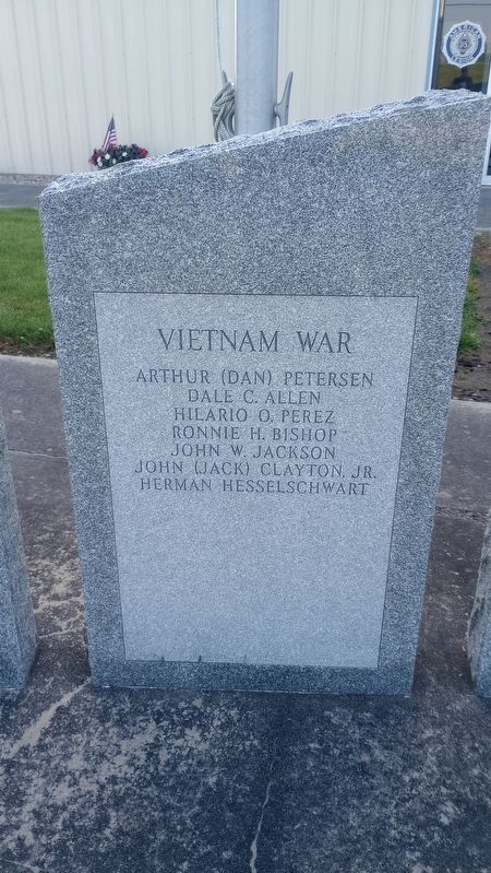Veterans Memorial image. Click for full size.
