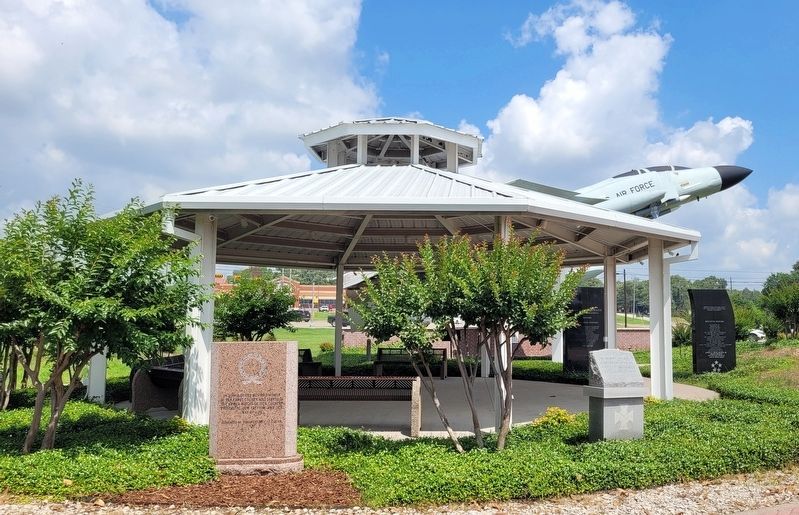 The Confederate Veterans Marker is the marker on the right side of the two markers.. Click for full size. The Confederate Veterans Marker is the marker on the right side of the two markers. image. Click for full size.