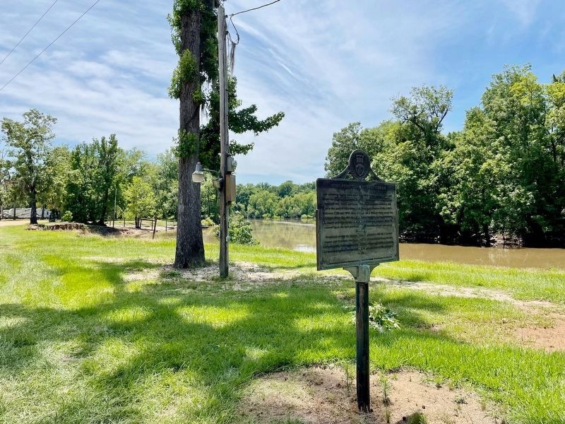 Marker with the Alabama River in distance. image. Click for full size.