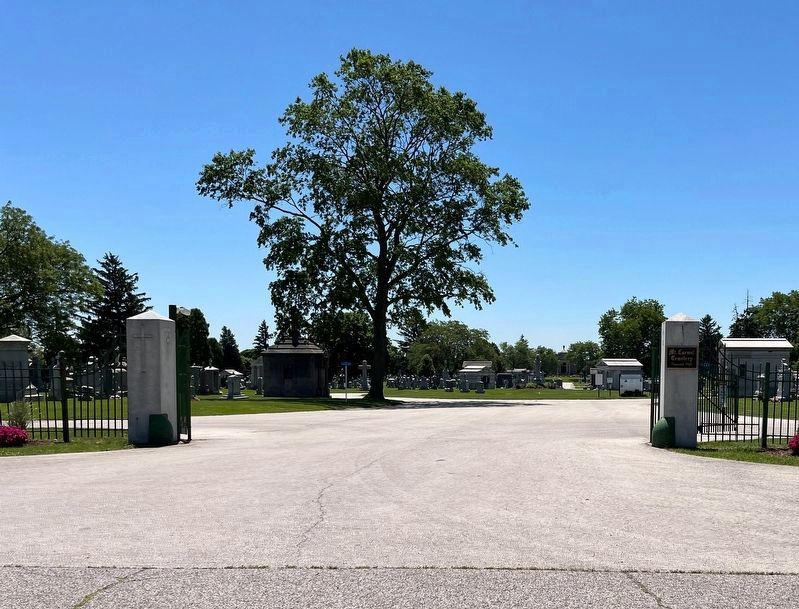 Mt. Carmel Cemetery entrance image. Click for full size.