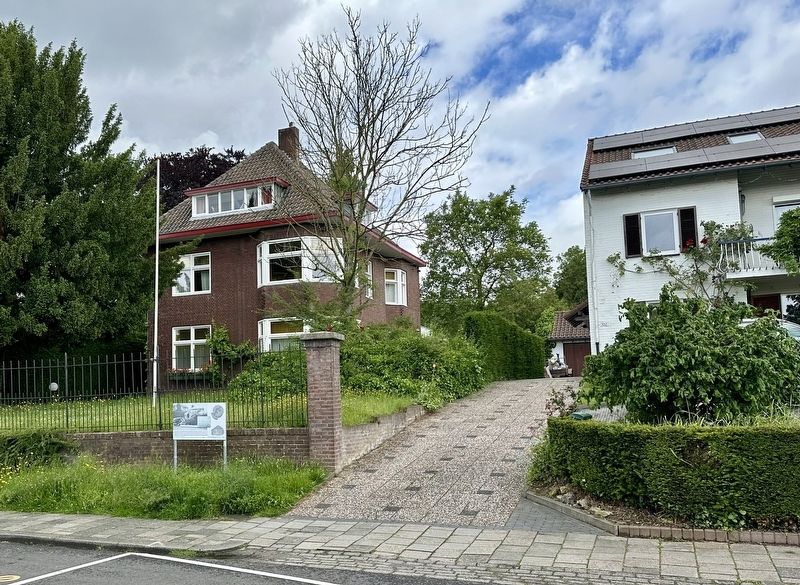 Schuilbunker / Air Raid Shelter Marker - wide view. Click for full size. Schuilbunker / Air Raid Shelter Marker - wide view image. Click for full size.