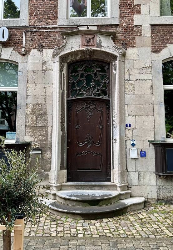 Ehemaliges Kaufmannshaus / Former Merchant’s House Marker - wide view. Click for full size. Ehemaliges Kaufmannshaus / Former Merchant’s House Marker - wide view image. Click for full size.
