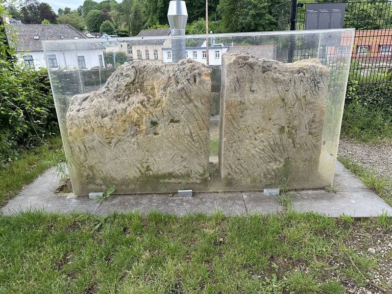Cut stones showing cut marks image. Click for full size.