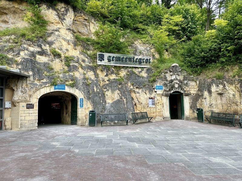 Gemeentegrot / Municipal Cave Marker - wide view image. Click for full size.