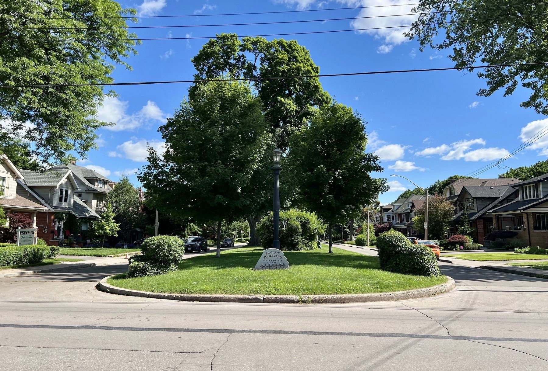 St. Clair Boulevard Heritage Conservation Disstrict, from Cumberland Avenue. Click for full size. St. Clair Boulevard Heritage Conservation Disstrict, from Cumberland Avenue image. Click for full size.