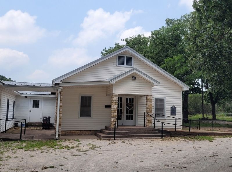The Duffau Baptist Church and Marker image. Click for full size.