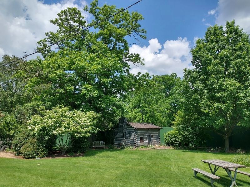 The Lincoln Log Cabin and Marker image. Click for full size.