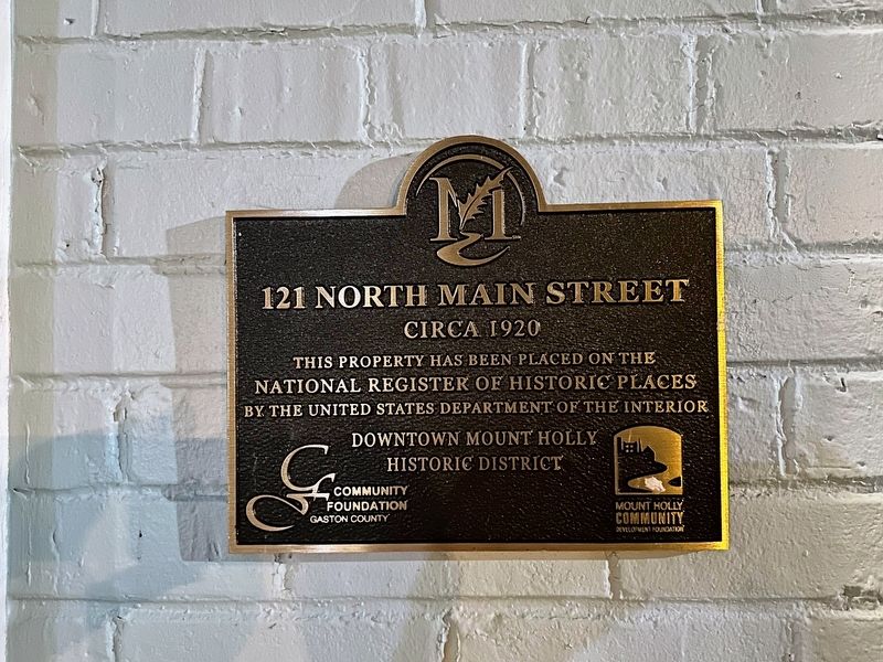 121 North Main Street Marker. Click for full size. 121 North Main Street Marker image. Click for full size.