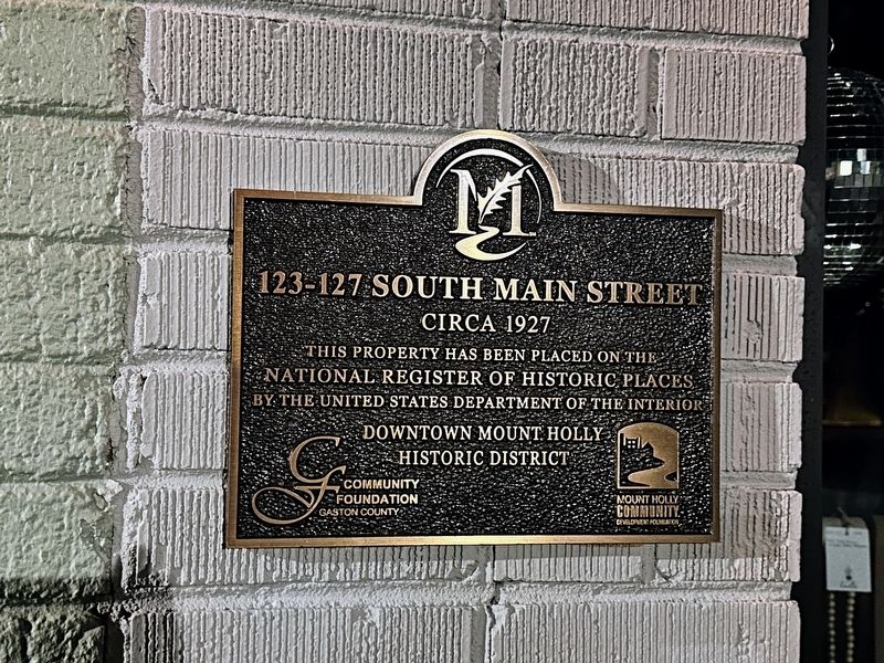 123-127 South Main Street Marker. Click for full size. 123-127 South Main Street Marker image. Click for full size.