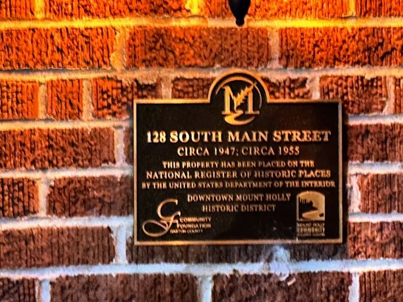 128 South Main Street Marker. Click for full size. 128 South Main Street Marker image. Click for full size.