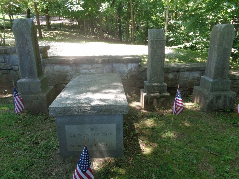 Daniel Dunklin and his family's gravesite image. Click for full size.