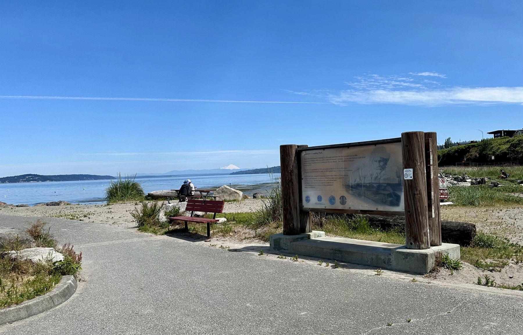 Brackett�s Landing Park Marker - wide view image. Click for full size.