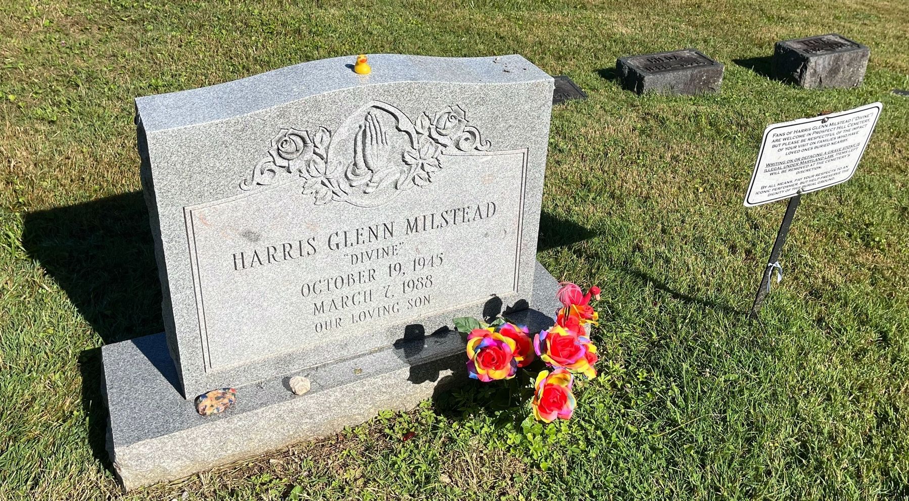 Harris Glenn Milstead gravestone image. Click for full size.