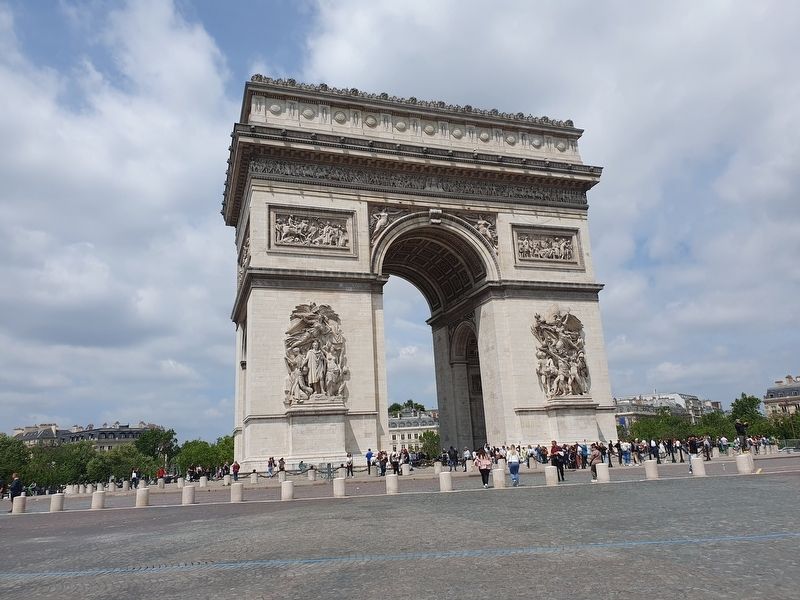 Arc de Triomphe image. Click for full size.