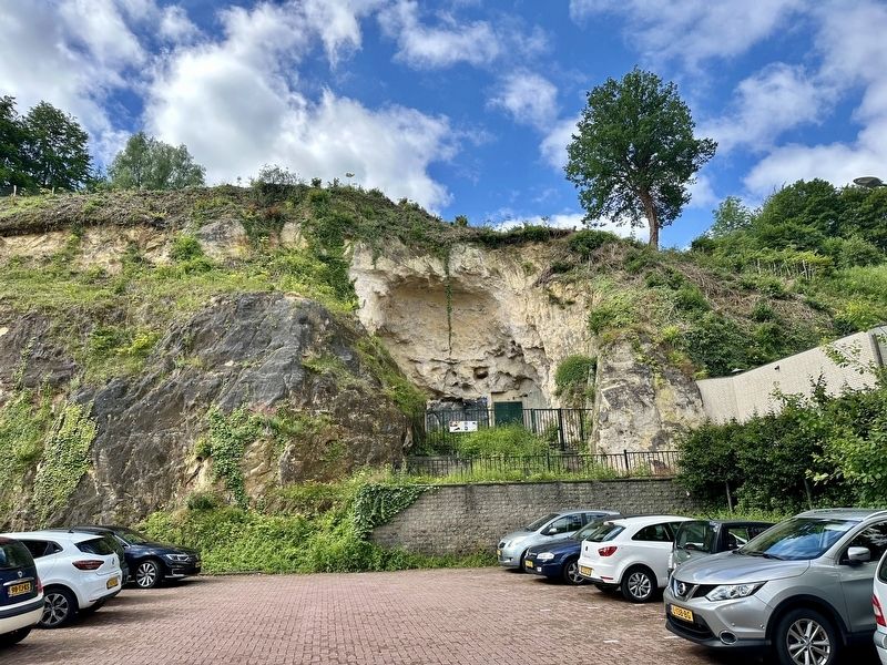 Plenkertgroeve / Plenkert Quarry Marker - wider view image. Click for full size.