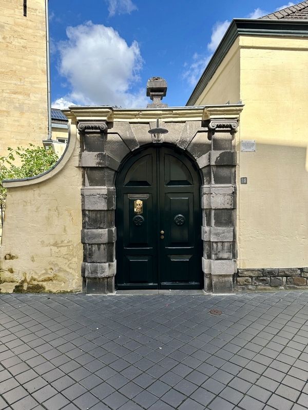 Oude pastorie / Former Parsonage Marker - wide view image. Click for full size.