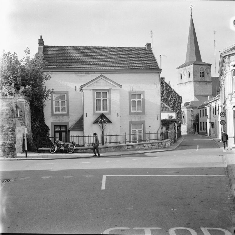 Oude pastorie, Kerkstraat 19 image. Click for full size.