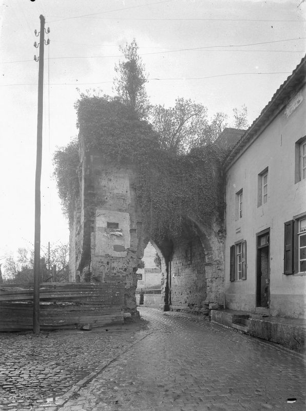 Berkelpoort (city gate) - prior to restoration image. Click for full size.