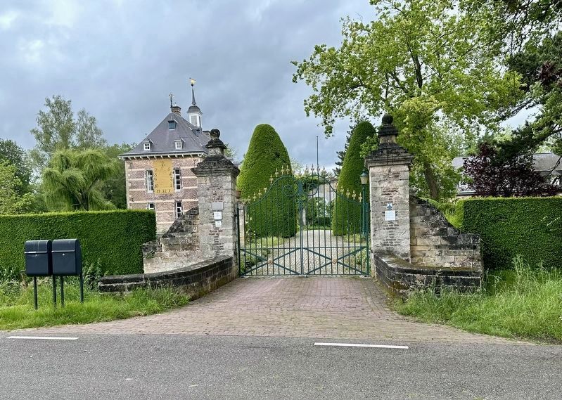 Kasteel Wijlre Marker - wide view. Click for full size. Kasteel Wijlre Marker - wide view image. Click for full size.