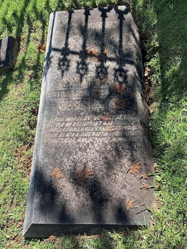Lt. Col. Jefferson M. Lamar's gravsite image. Click for full size.