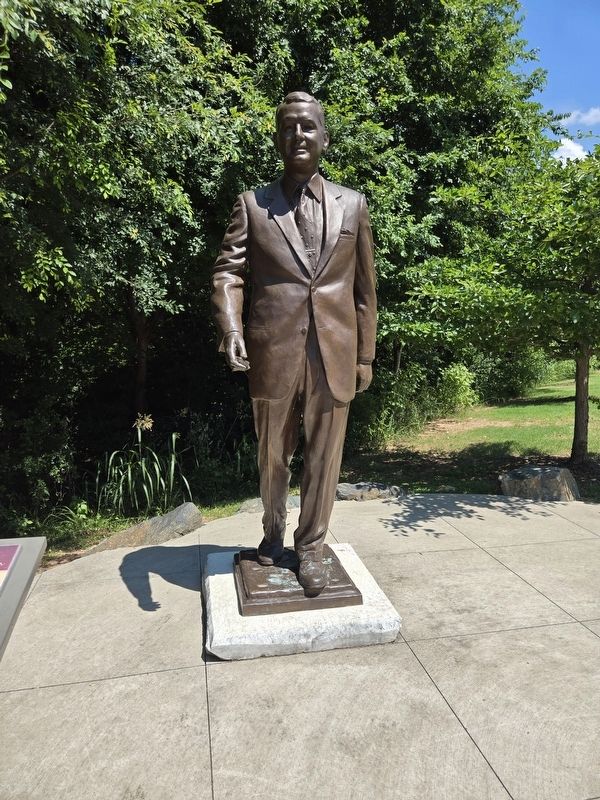 Philip Lance Van Every statue image. Click for full size.
