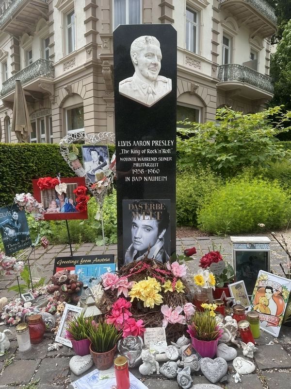 Elvis Aaron Presley Stele image. Click for full size.