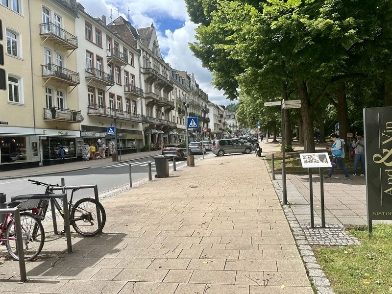 Parkstra�e / �Park Street� and Marker, looking west image. Click for full size.