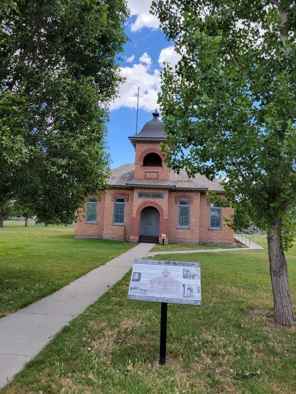 Fairfield Schoolhouse and Marker. Click for full size. Fairfield Schoolhouse and Marker image. Click for full size.