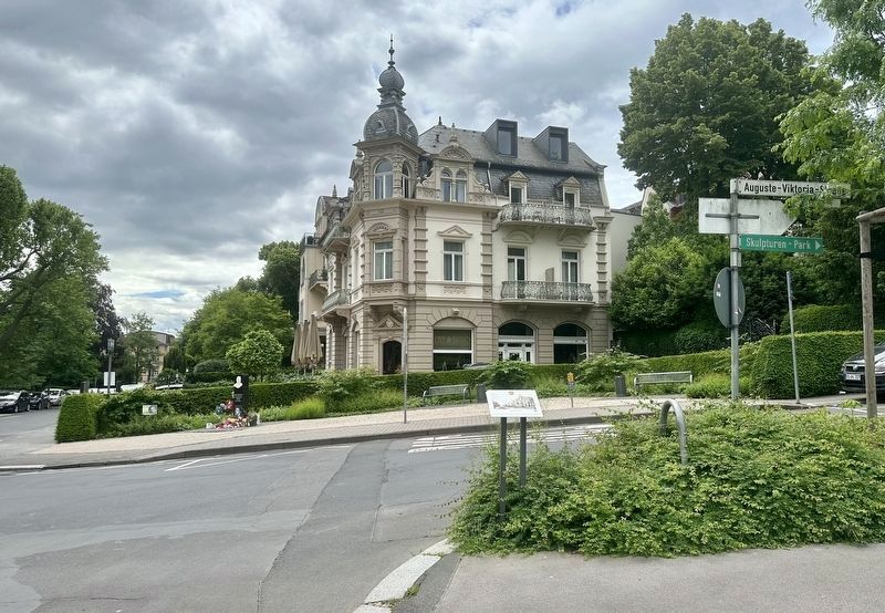 Terrassenstra�e / �Terrace Street� Marker - wide view image. Click for full size.