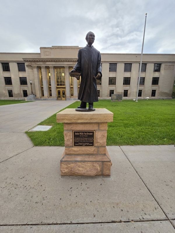 Justice Willis Van Devanter statue image. Click for full size.