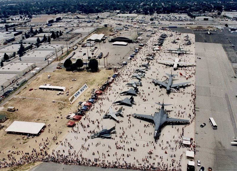 Van Nuys Airport Air Show image. Click for full size.