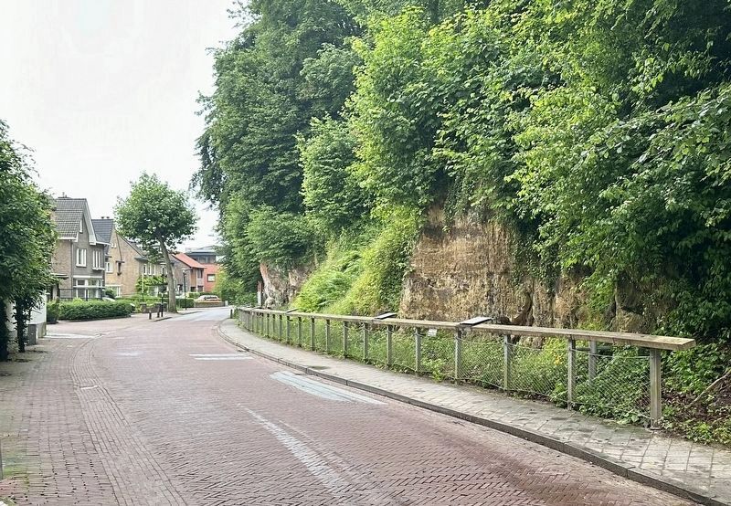Werktuigen van Vuursteen / Flint Tools Marker - wider view image. Click for full size.