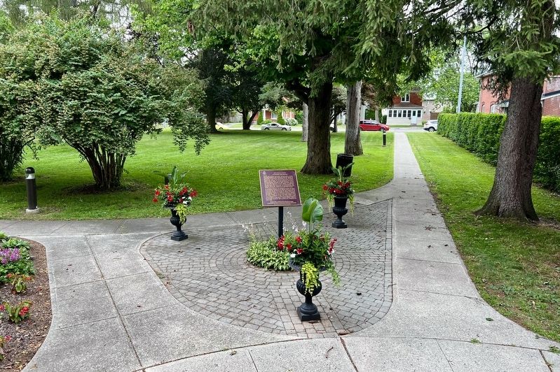 Annandale House/ La Maison Annndale Marker image. Click for full size.