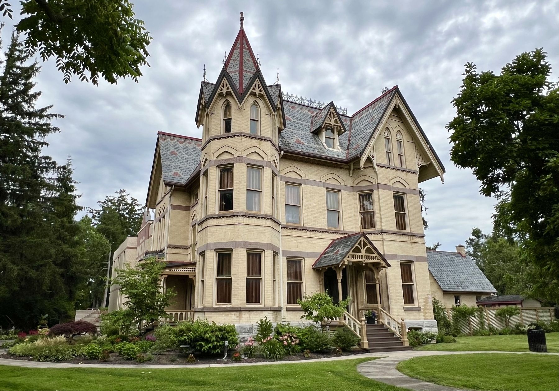 Annandale House image. Click for full size.