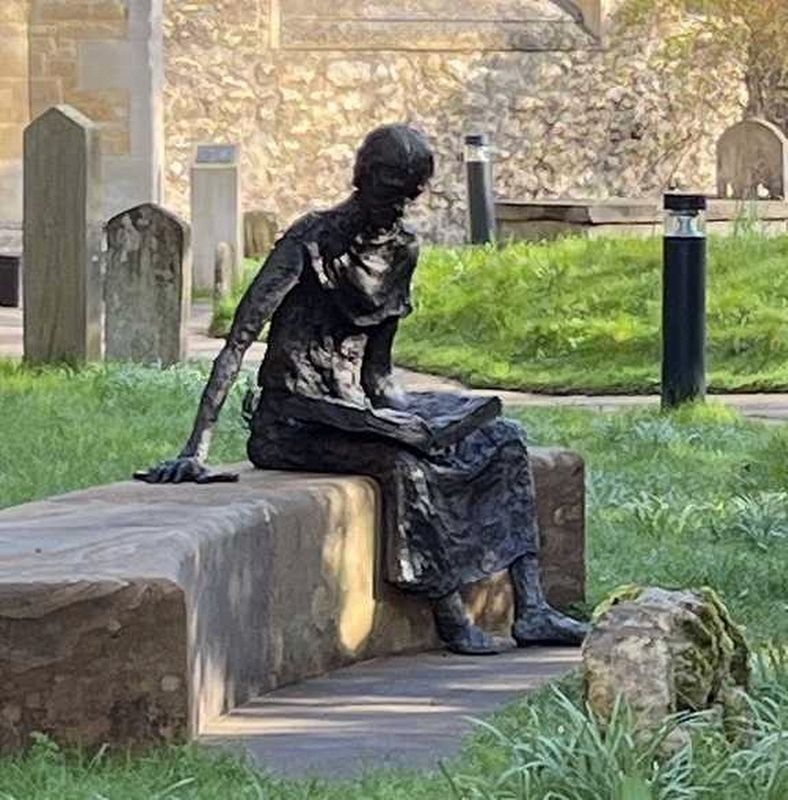 St Edmund of Abingdon Statue image. Click for full size.