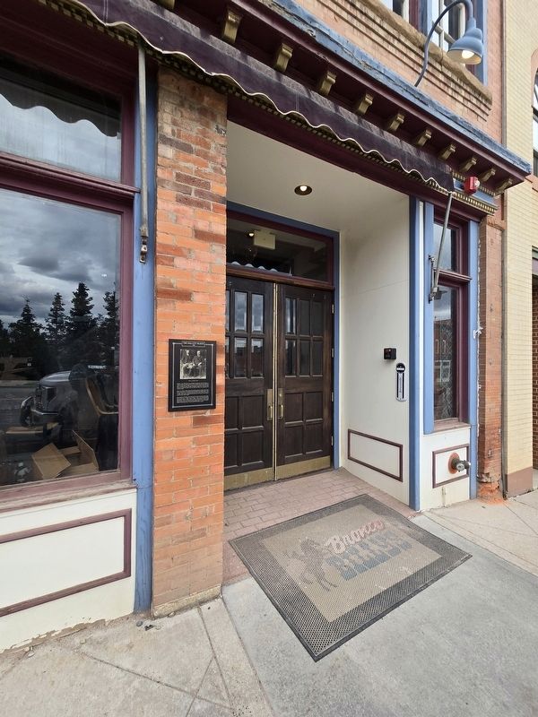 The Hallett Block Marker to the left of the entrance image. Click for full size.