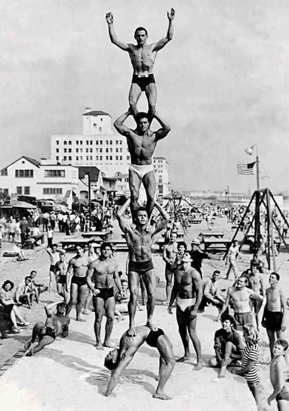 Original Muscle Beach - 1940s image. Click for full size.