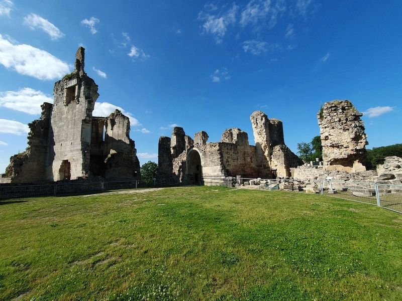 Ruines du Château de Fère-en-Tardenois. Click for full size. Ruines du Château de Fère-en-Tardenois image. Click for full size.
