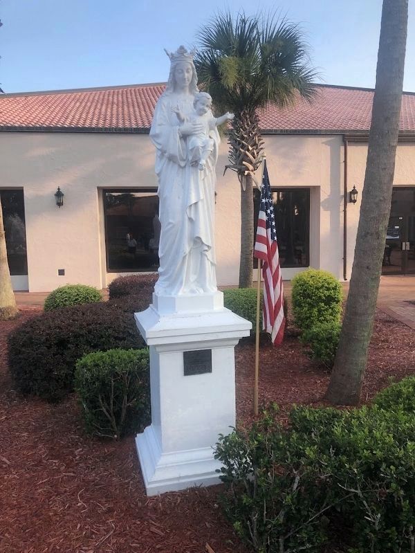 Statue of Queen Mary with the Christ Child image. Click for full size.