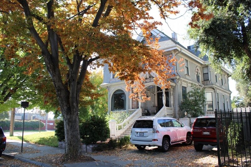 Newell House and Marker image. Click for full size.