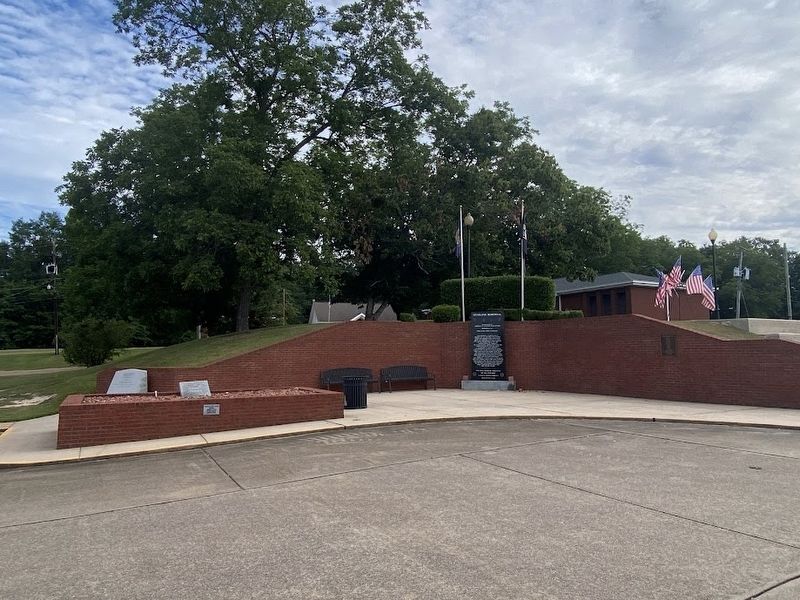 Veterans Memorial image. Click for full size.