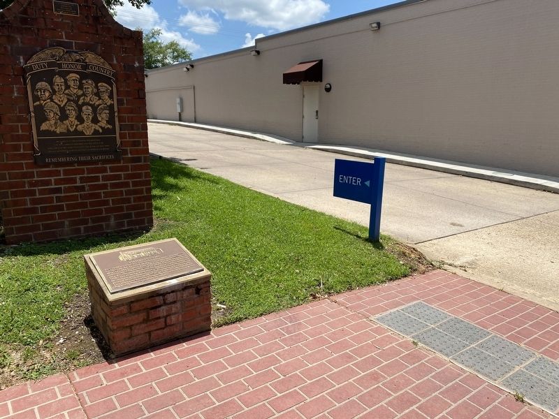 Baldwin's Store Marker. Click for full size. Baldwin's Store Marker image. Click for full size.
