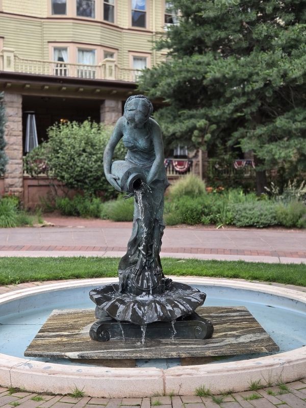 Fountain at the circle driveway at The Cliff House. Click for full size. Fountain at the circle driveway at The Cliff House image. Click for full size.