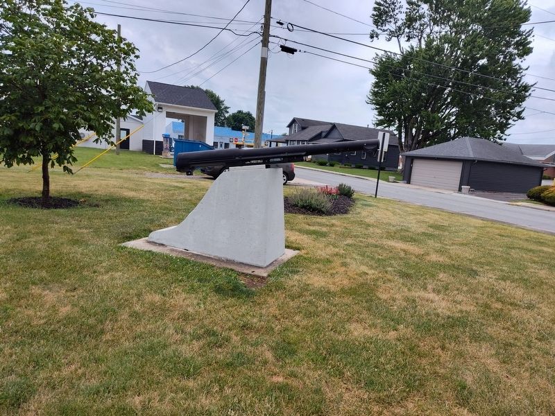 Jackson Center Veterans Memorial Cannon image. Click for full size.