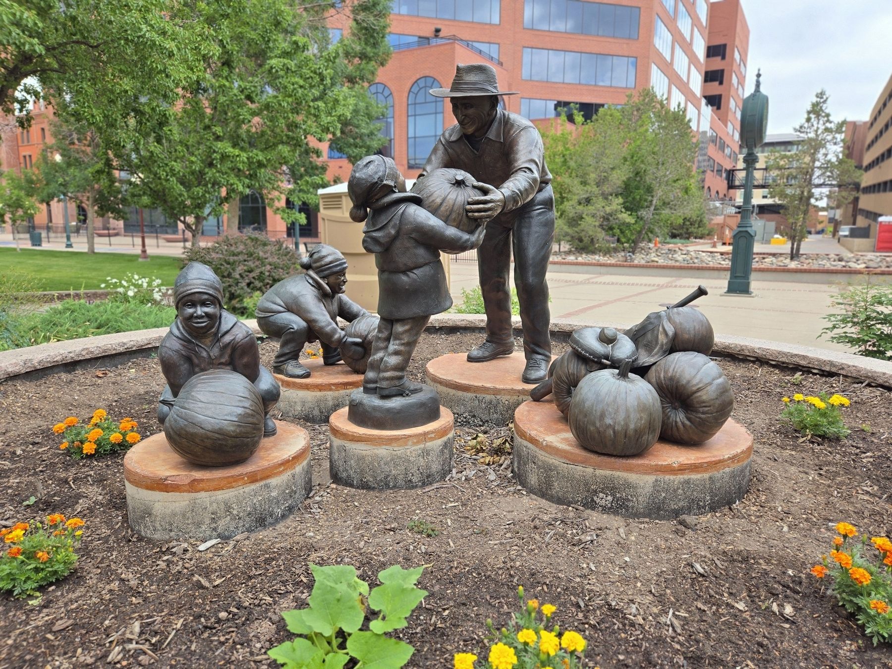 Nick Venetucci pumpkin patch statue. Click for full size. Nick Venetucci pumpkin patch statue image. Click for full size.