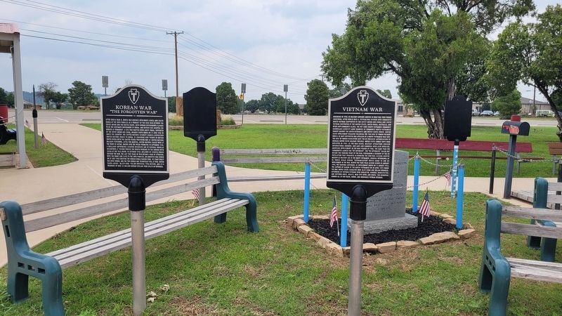 Vietnam War Marker (right side) image. Click for full size.