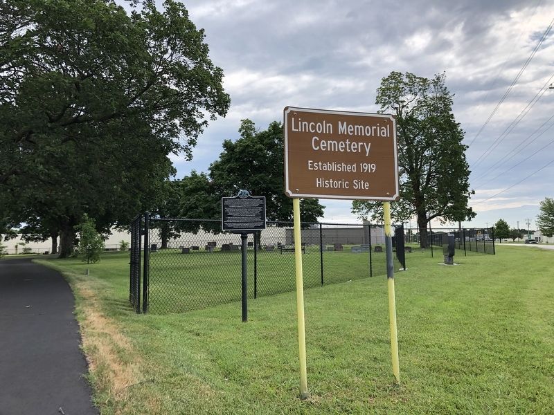 Lincoln Memorial Cemetery Marker. Click for full size. Lincoln Memorial Cemetery Marker image. Click for full size.